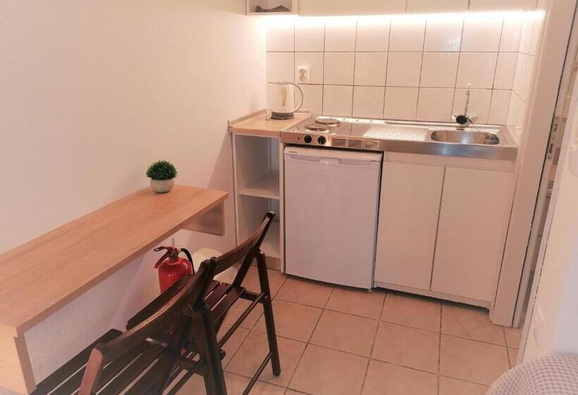 استودیو خانوادگی, Villa Dafni Studios