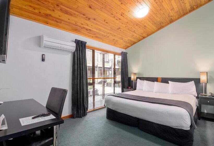 اتاق کلاسیک چهارنفره, Riverside Hotel Marlborough