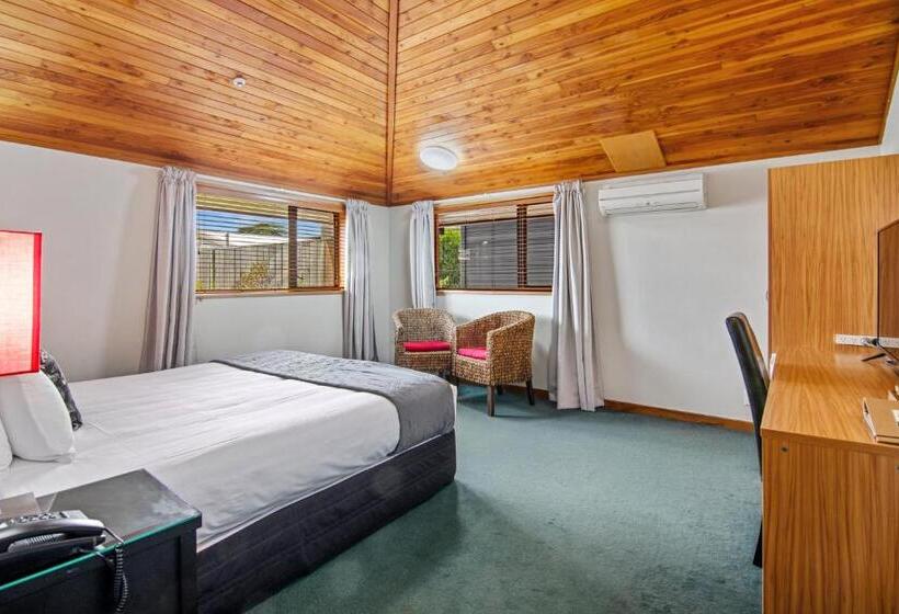 اتاق کلاسیک چهارنفره, Riverside Hotel Marlborough