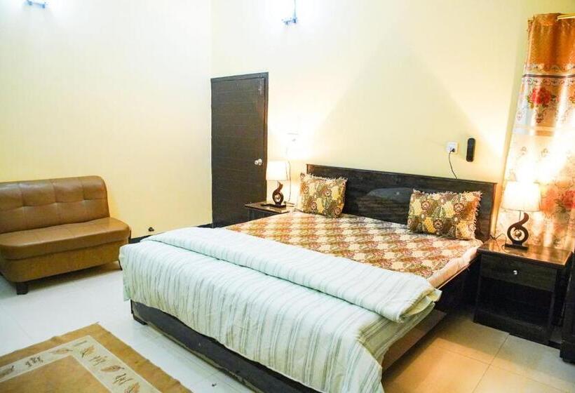 اتاق لوکس با تخت بزرگ, Seasons Inn