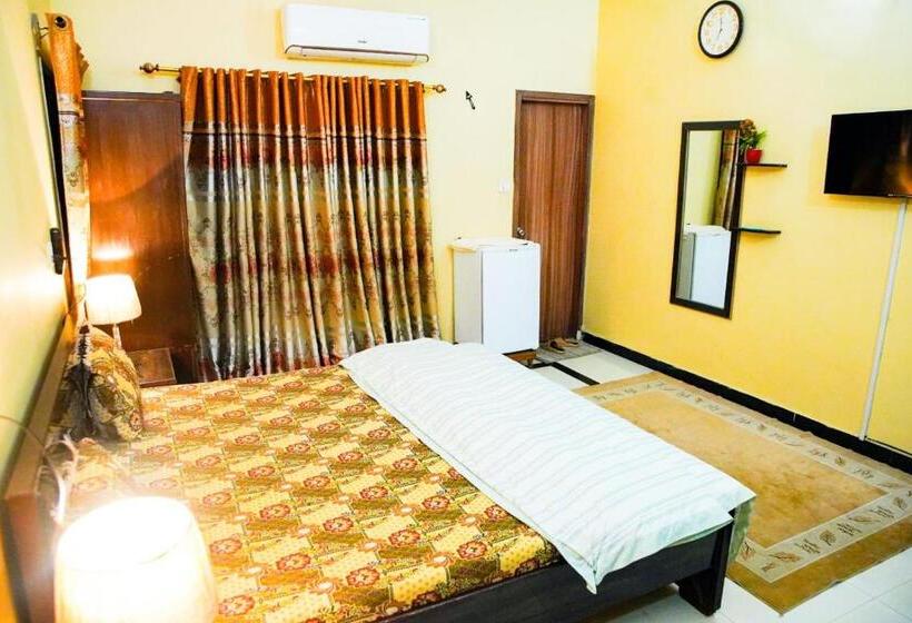 اتاق لوکس با تخت بزرگ, Seasons Inn