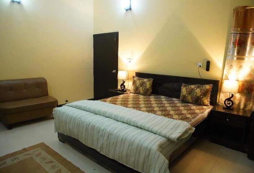 اتاق لوکس با تخت بزرگ, Seasons Inn