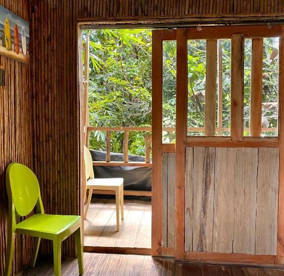 اتاق لوکس خانوادگی, Utria Hostel