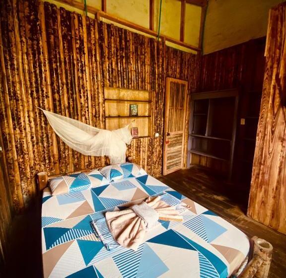 اتاق لوکس سه تخته, Utria Hostel