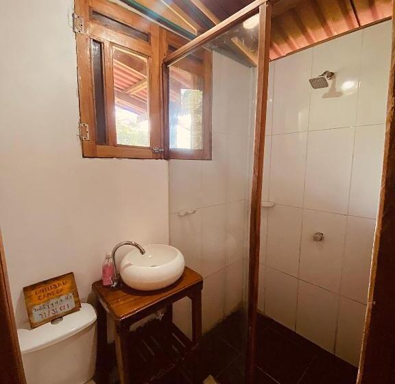 اتاق لوکس سه تخته, Utria Hostel