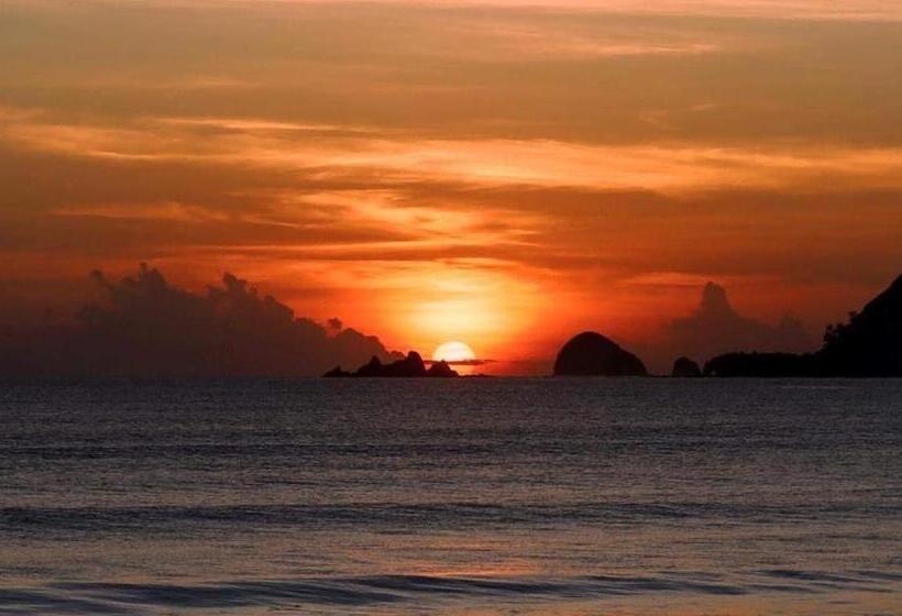 اتاق استاندارد با چشم‌انداز استخر, North Shore Beach Resort
