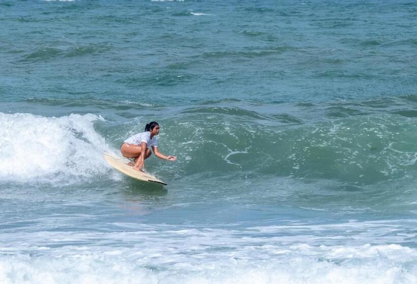 اتاق استاندارد با چشم‌انداز استخر, North Shore Beach Resort