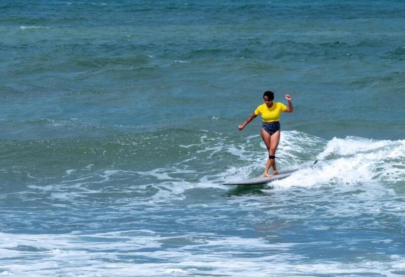 اتاق استاندارد با چشم‌انداز استخر, North Shore Beach Resort