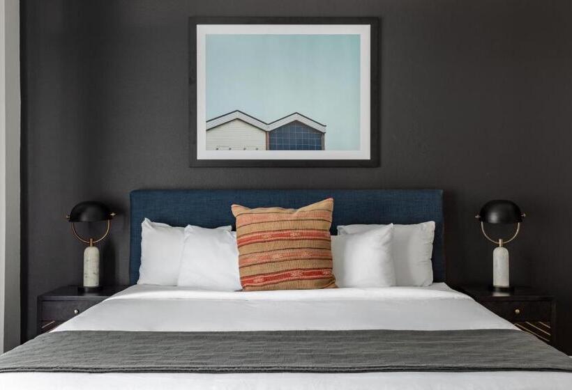 استودیوی استاندارد, Locale South Congress  Austin