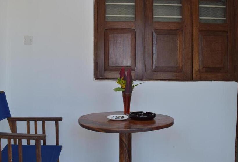اتاق استاندارد, Chukwani Executive Inn