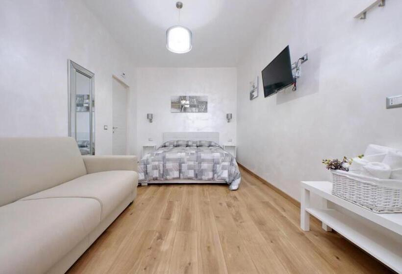 اتاق خانوادگی, B&b Giuly