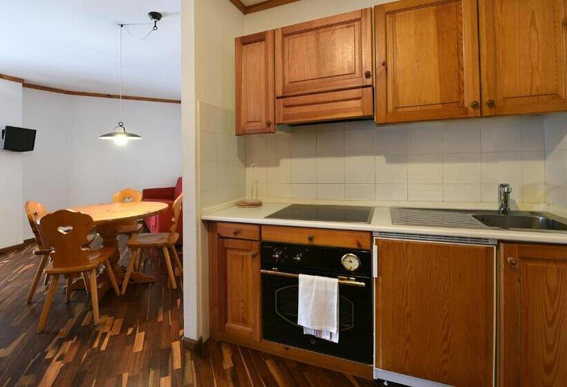 استودیوی استاندارد, Residence Casa Metz Hrg