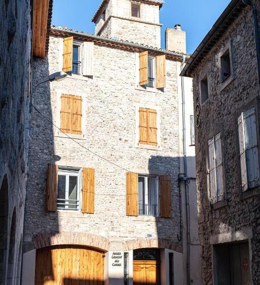استودیو خانوادگی, Studio Du Maire Maison De L église Du Couvent