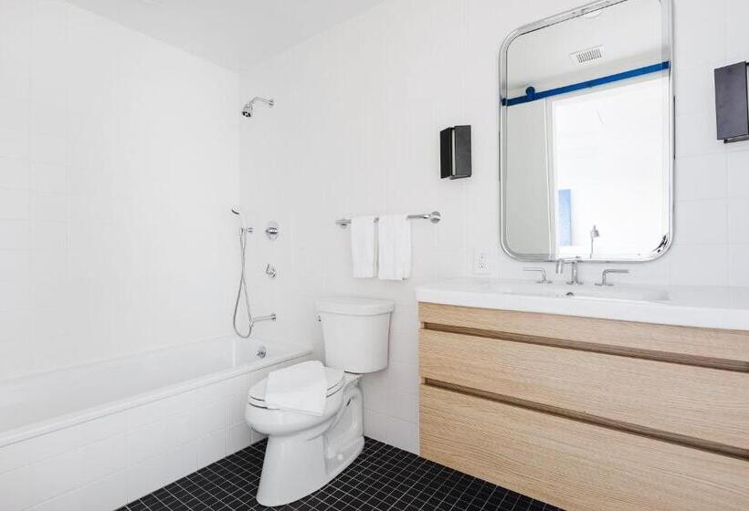 2 Bedroom Premium Apartment, Placemakr Wall Street