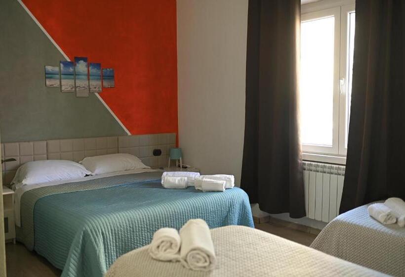Economy Quadruple Room, La Gloria Rho