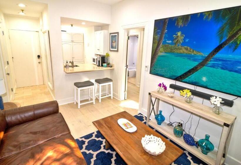 آپارتمان 1 خوابه با چشم‌انداز استخر, Tropical Beach Condo   Pool, Shops, 86 Tv, Wifi