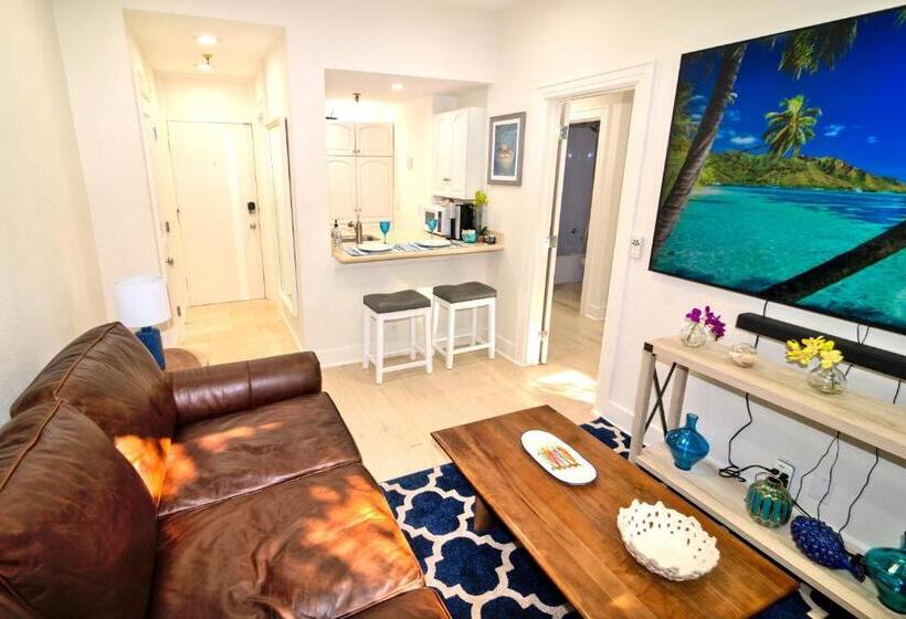 آپارتمان 1 خوابه با چشم‌انداز استخر, Tropical Beach Condo   Pool, Shops, 86 Tv, Wifi