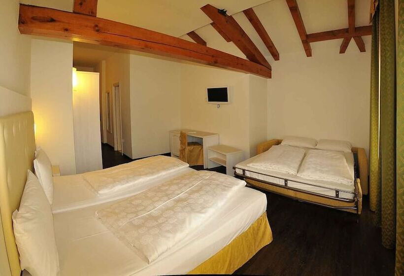 اتاق کلاسیک سه تخته, Alpen Hotel Eghel