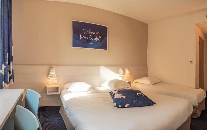 اتاق استاندارد سه نفره, Ace Hotel Riom