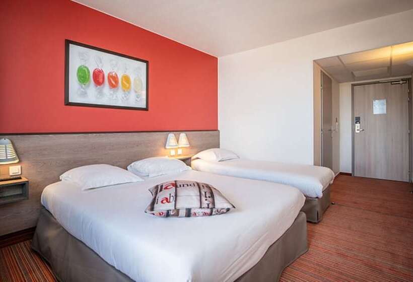 Quarto Triplo Standart, Ace Hotel Roanne