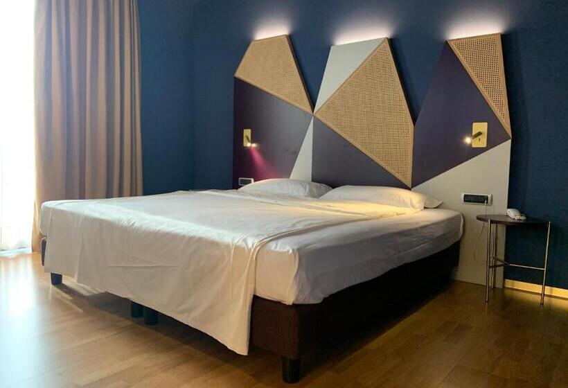 اتاق لوکس, Corte Quadri