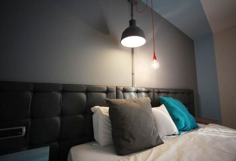 اتاق لوکس, Corte Quadri