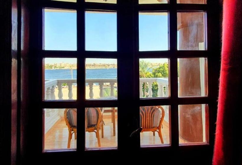 اتاق استاندارد با چشم‌انداز رودخانه, El Mesala