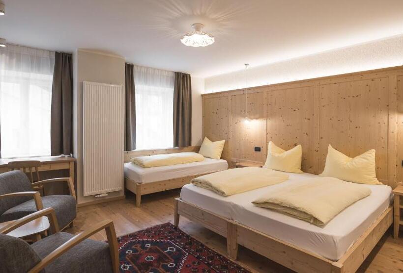 Suite Junior, Emma Historic
