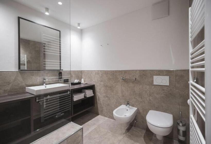 Suite Junior, Emma Historic