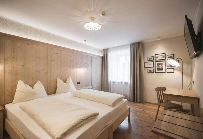 Suite Junior Familiare, Emma Historic
