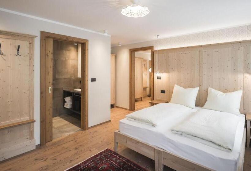 Suite Junior Familiare, Emma Historic