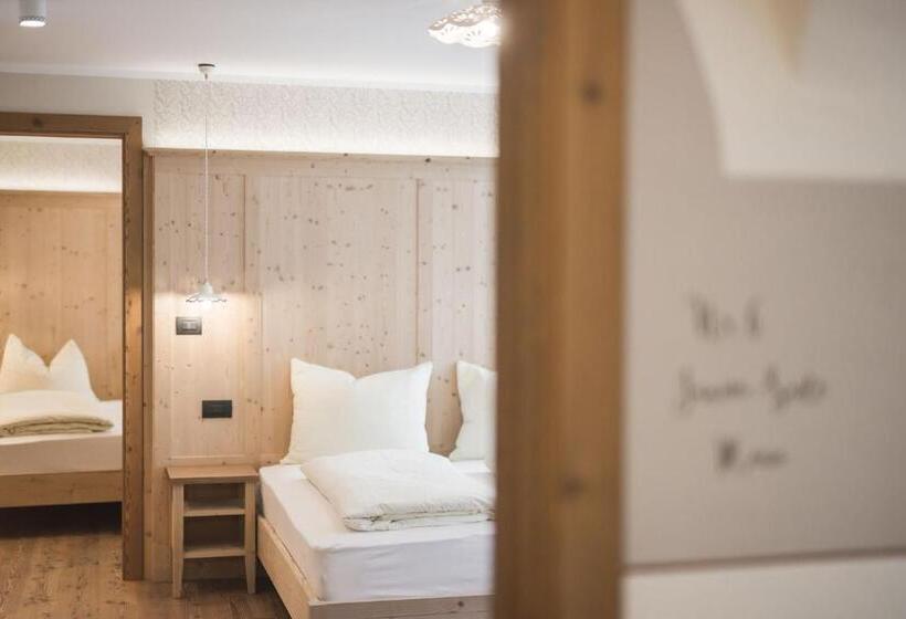 Suite Junior Familiare, Emma Historic