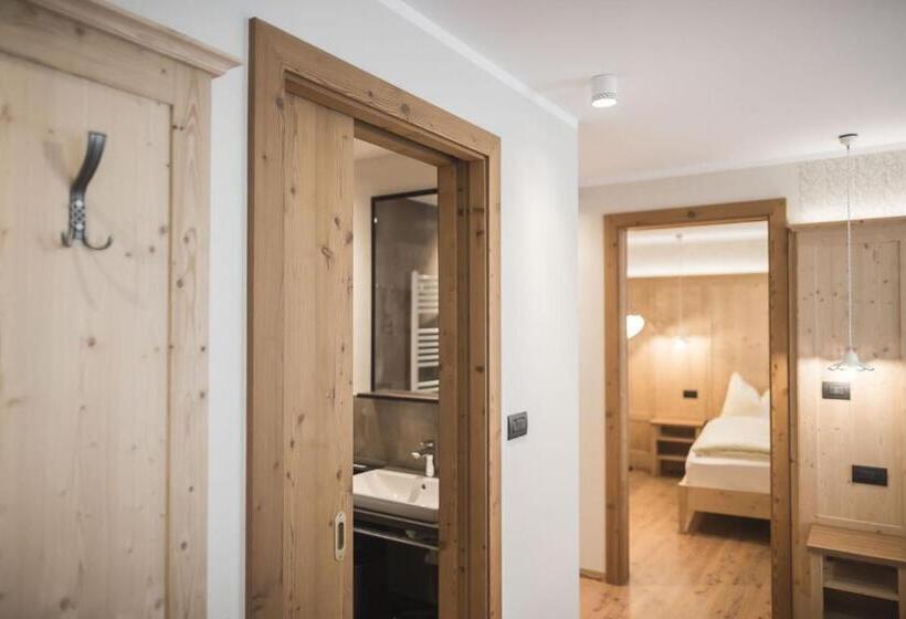 Suite Junior Familiare, Emma Historic