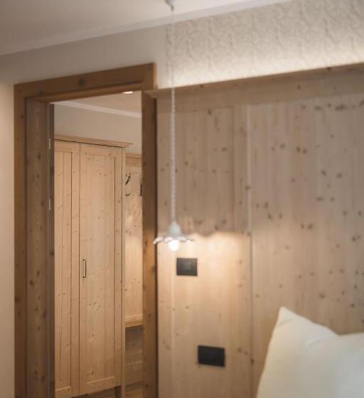 Suite Junior Familiare, Emma Historic