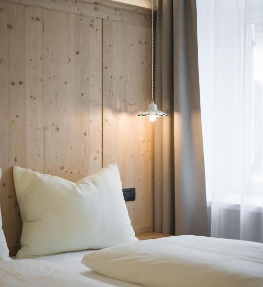 Suite Junior Familiare, Emma Historic