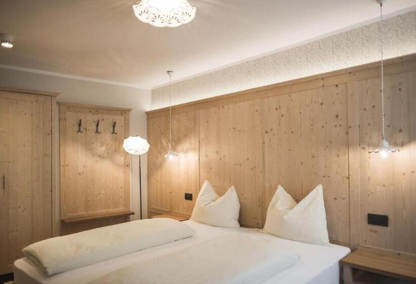 Suite Junior Familiare, Emma Historic