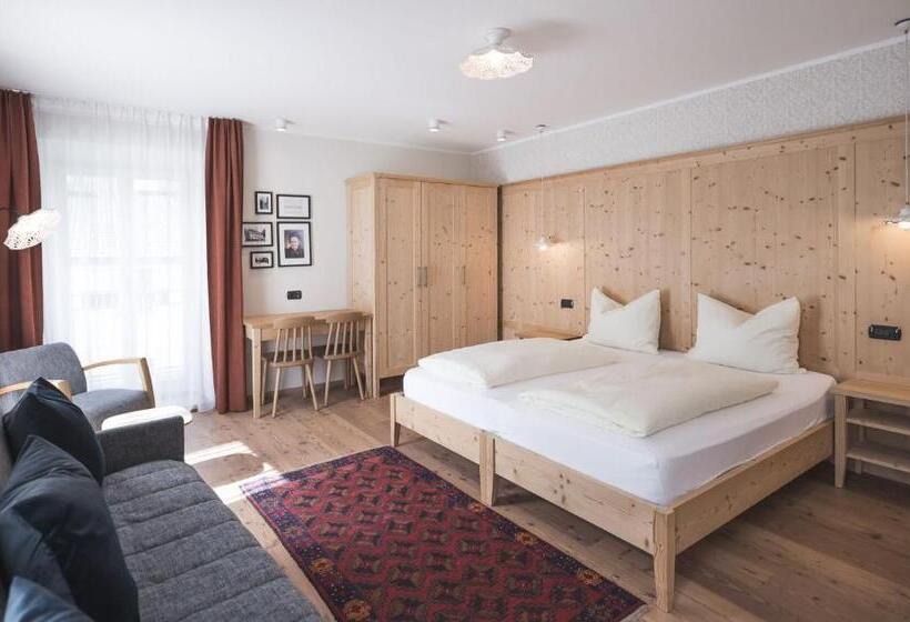 Suite Junior, Emma Historic