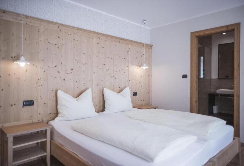 Suite Junior, Emma Historic
