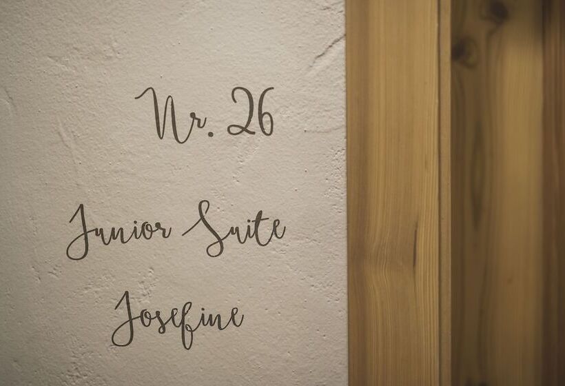 Suite Junior, Emma Historic