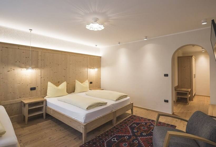 Suite Junior, Emma Historic