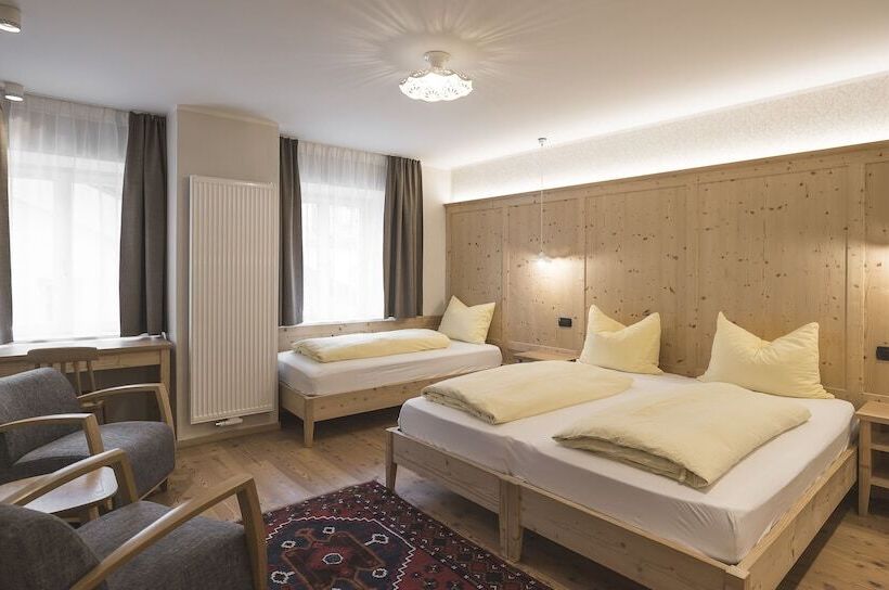 Suite Junior, Emma Historic