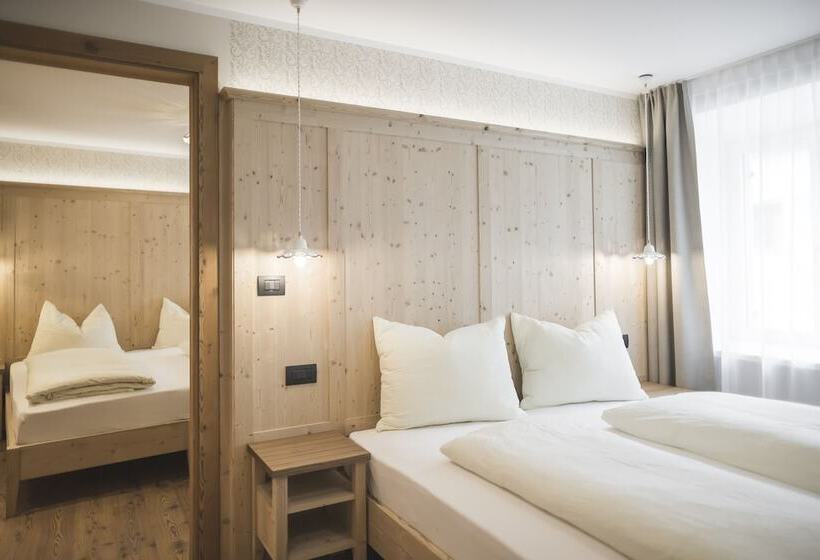 Suite Junior Familiare, Emma Historic