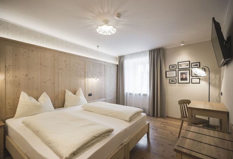 Suite Junior Familiare, Emma Historic