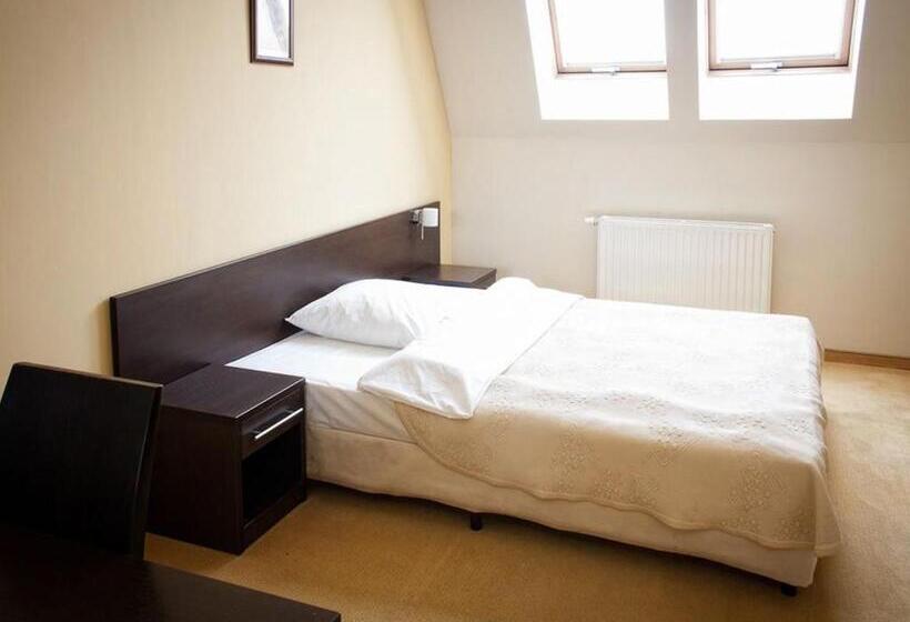 Standard Single Room, Kuźnia