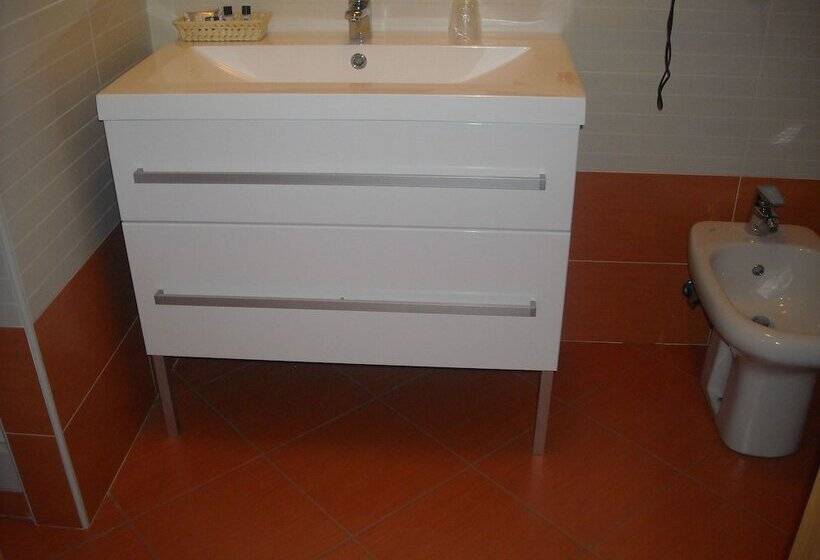 اتاق استاندارد سه نفره, La Piana