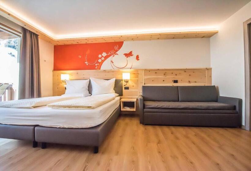 Superior Room with Terrace, Le Alpi