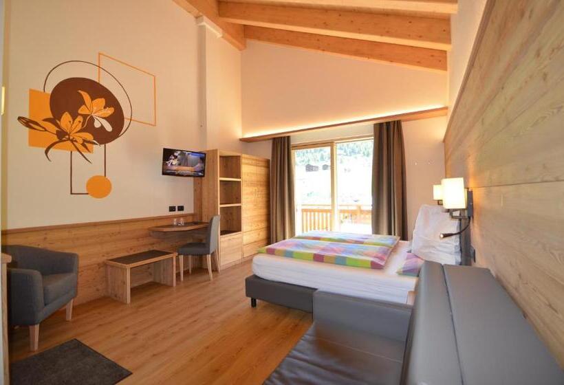 Superior Room with Terrace, Le Alpi