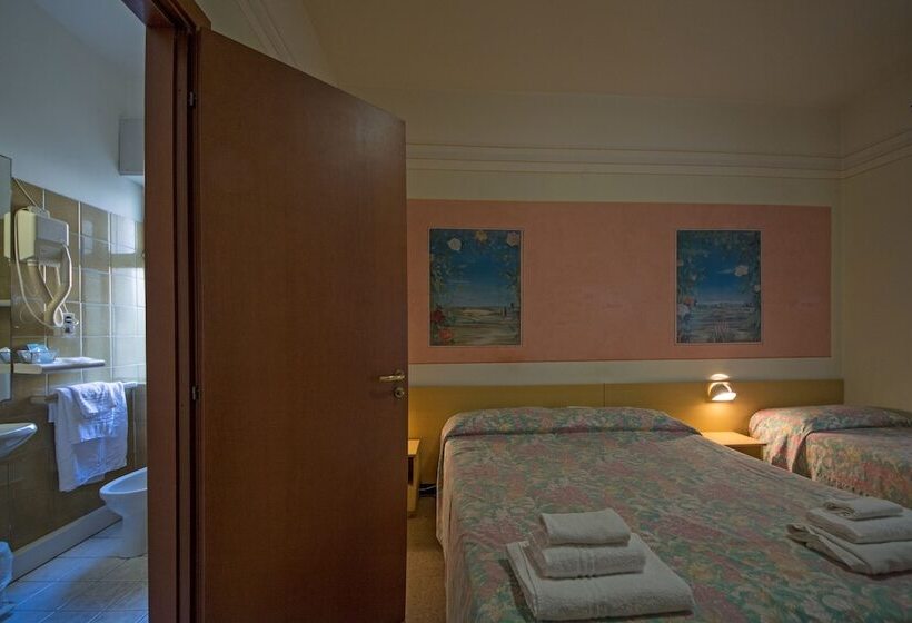 Standard Triple Room, Savoia