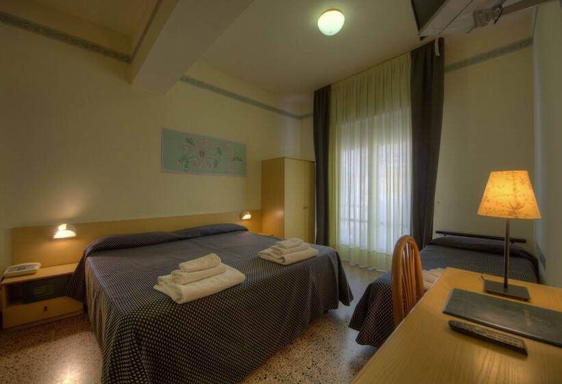 Standard Triple Room, Savoia