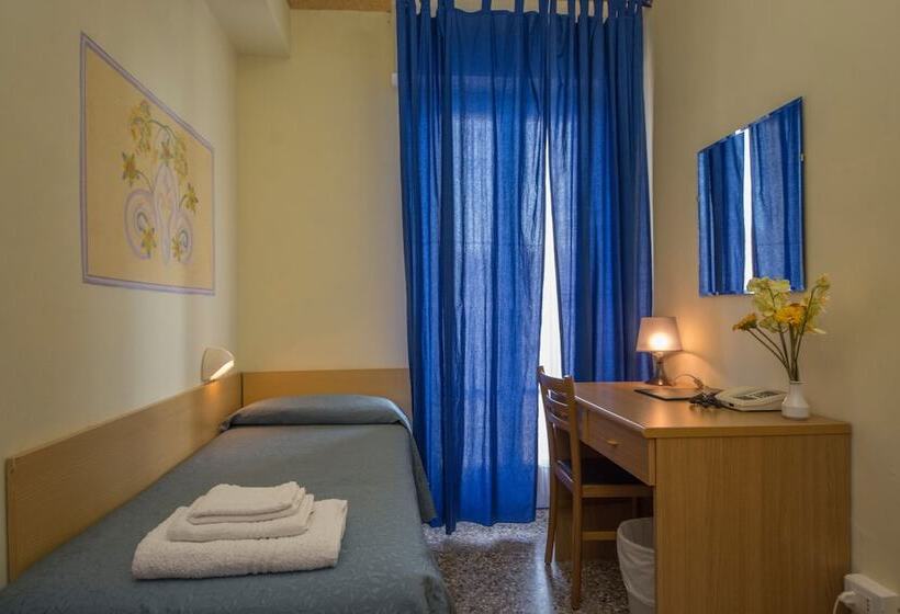 Standard Triple Room, Savoia